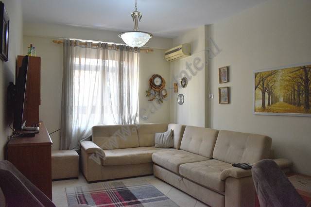 Apartament 3+1 me qira ne rrugen Hamid&nbsp;Shijaku, shume prane kryqezimit te rruges Fortuzi me Bul